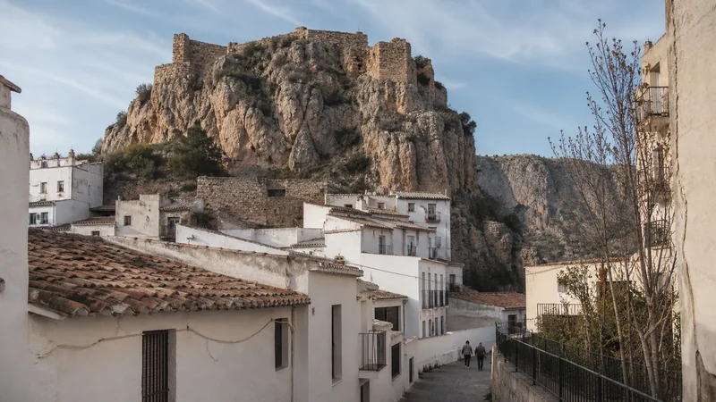 Casco y el Castillo de Chulilla