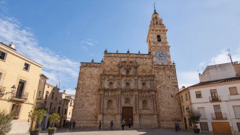 Fachada y campanario de la Iglesia Arciprestal de Nuestra Señora de los Ángeles de Chelva