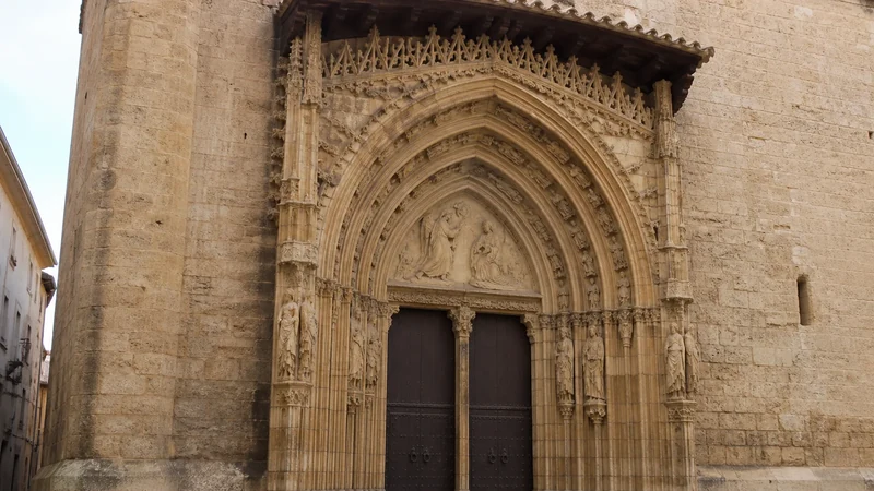 Portada de Santa María de Requena